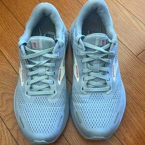 Women’s Brooks Adrenaline GTS 22 Running Shoes